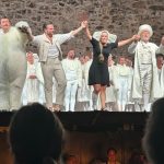 Bedřich Smetana: Prodaná nevěsta, Opera Národního divadla a Státní opera, Savonlinna Opera Festival 2024 (foto Per Boye Hansen)