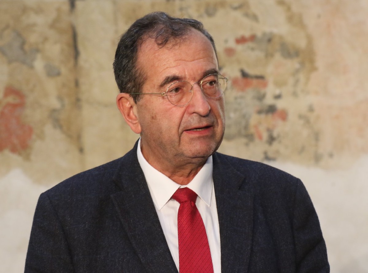 Profesor MUDr. Cyril Höschl, DrSc., FRCPsych. (zdroj Dvořákovo klavírní kvarteto)