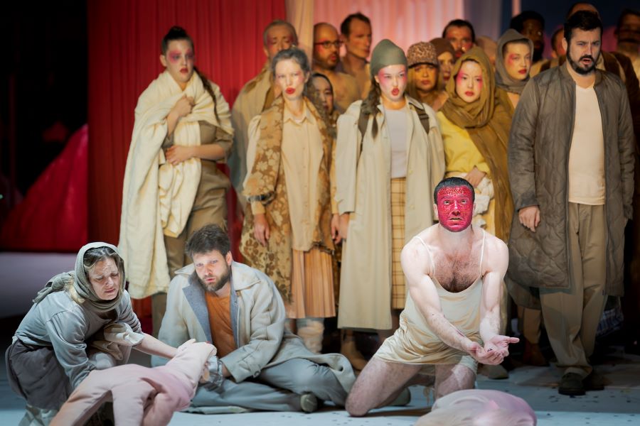 Gaetano Donizetti: Les Martyrs – David Steffens, Mattia Olivieri, Nicolò Donini, Arnold Schoenberg Chor (zdroj MusikTheater an der Wien, foto Werner Kmetitsch)