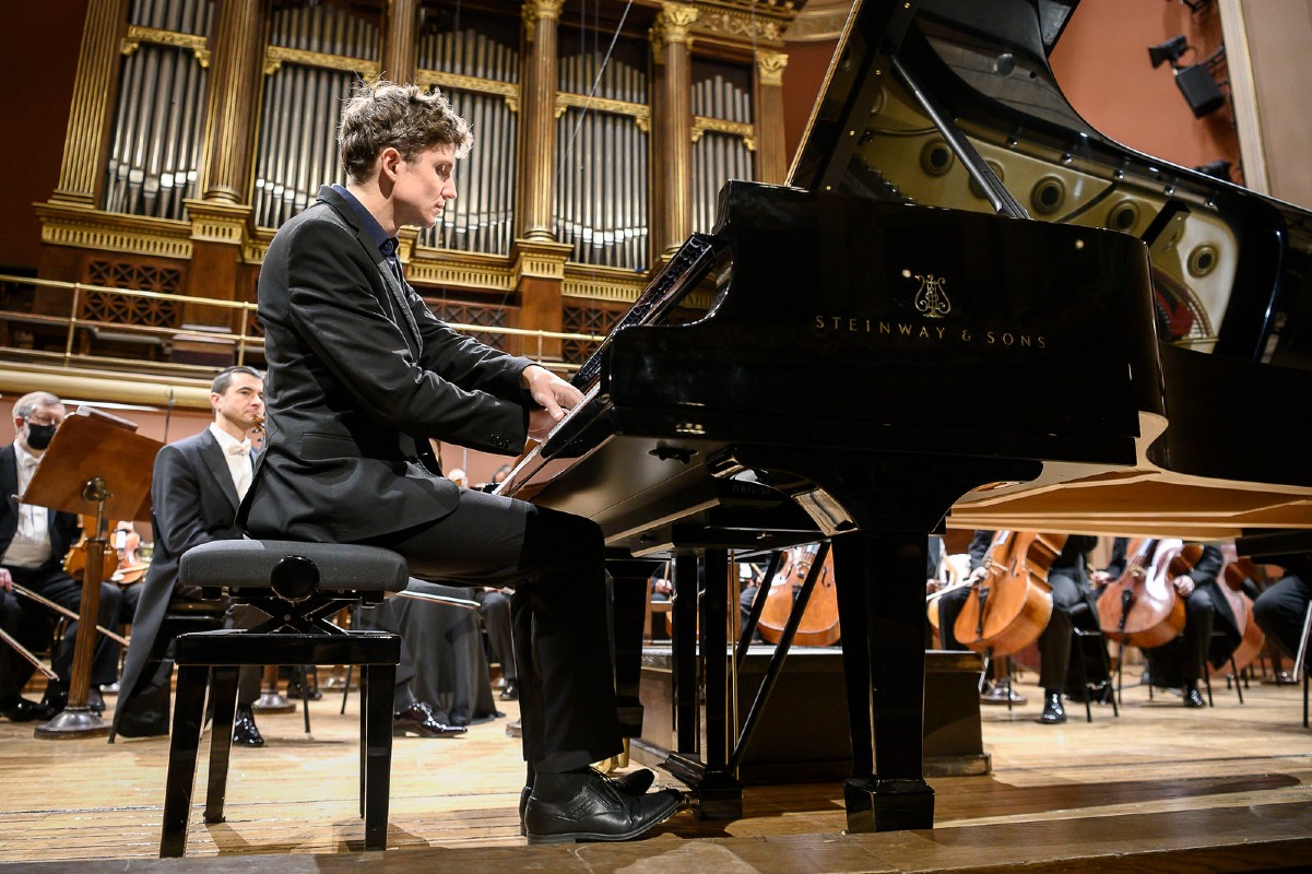 Zoltán Fejérvári (zdroj Česká filharmonie, foto Petra Hajská)