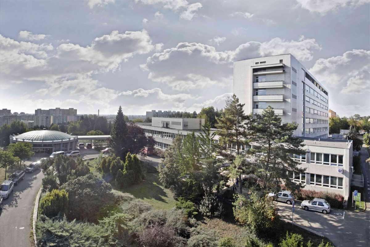 Dětská klinika Fakultní nemocnice Olomouc (zdroj Mapy.cz)