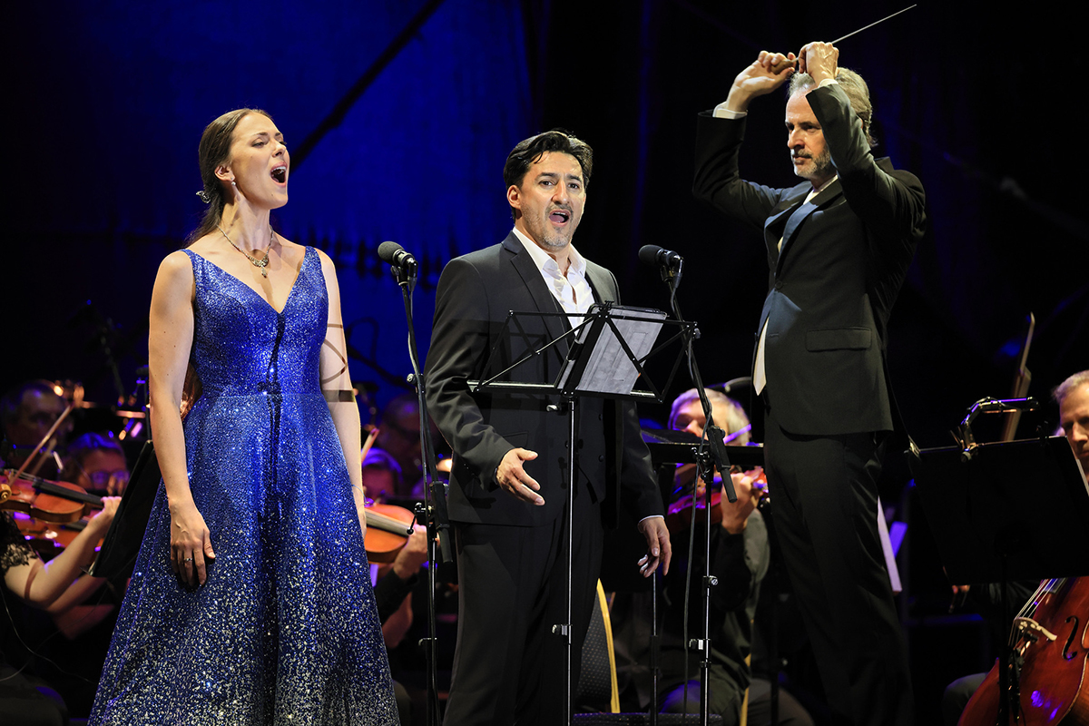 Festival Krumlov – Operní gala, 15. července 2023, Letní jízdárna Český Krumlov – Zuzana Marková, Charles Castronovo, David Giménez Carreras a PKF – Prague Philharmonia (foto Libor Sváček)