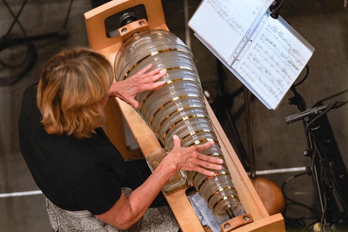 Moravský podzim: Sólo pro skleněnou harmoniku – Christa Schönfeldinger, 12. října 2023 (foto Dag Markl)