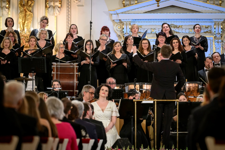 Slavné operní sbory: Pražský filharmonický sbor, Prague Philarmonia, Veronika Rovná, Lukáš Vasilek, 21. dubna 2024, Španělský sál, Pražský hrad (zdroj Pražský filharmonický sbor, foto Petra Hajská)