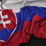 Slovenská státní vlajka (zdroj Freepik, foto Natanael Finting)