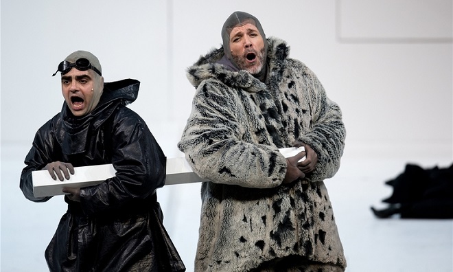 Miroslav Srnka: South Pole – Rolando Villazón (Robert Scott), Thomas Hampson (Roald Amundsen) – Bavorská státní opera 2016 (foto Bayerische Staatsoper)