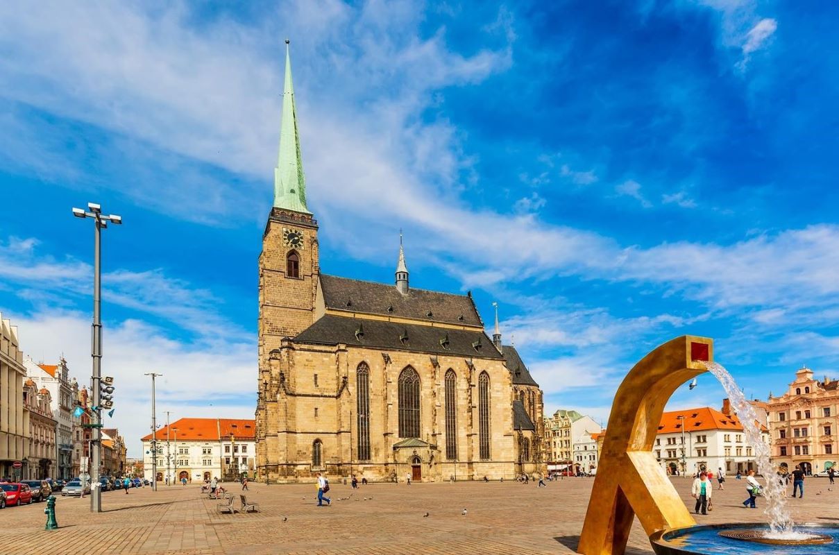 Náměstí republiky, Plzeň (zdroj Kudy z nudy)