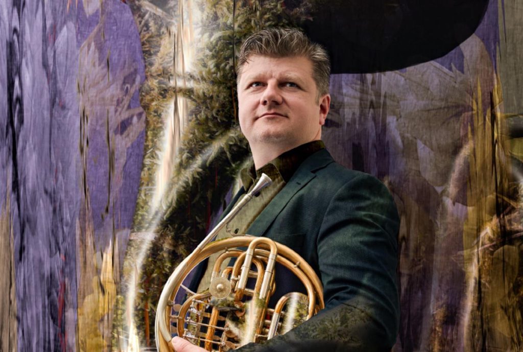 Radek Baborák, přebal CD Horn Concertos (zdroj Sára Foitová)