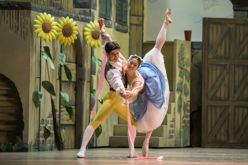 Ayaka Fujii a Paul Irmatov v Marné opatrnosti (foto Serghei Gherciu)