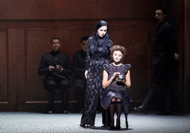Péter Eötvös: Tri Sestri - Aida Garifullina (Irina), Margarita Gritskova (Mascha) - WSO 2016 (foto © Michael Pöhn)