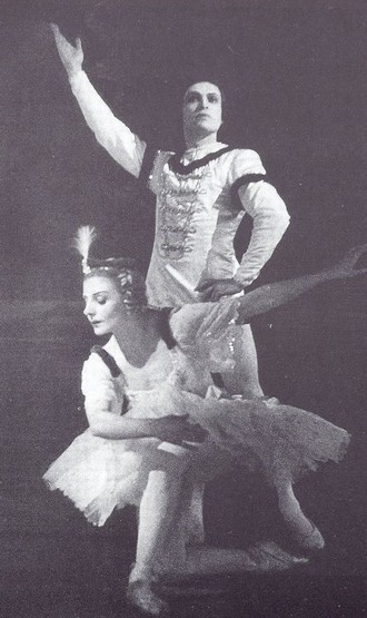 Alexander Glazunov: Raymonda - Natalia Dudinskaya (Raymonda) a Konstantin Sergeyev (Jean de Brienne) (zdroj pinterest.com)