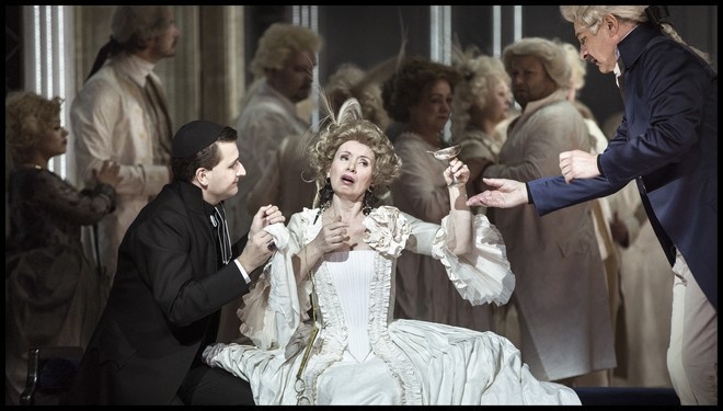 Umberto Giordano: Andrea Chénier – Josef Moravec (Abbé, Neuvěřitelný), Simona Procházková (Hraběnka z Coigny), Aleš Hendrych, (Pietro Fléville) - ND Praha 2016 (foto Patrik Borecký)