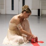 Anna Rose O'Sullivan na zkoušce (foto Dasa Wharton)