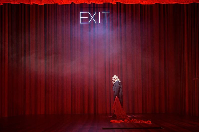 Richard Strauss: Ariadna na Naxu, Stavovské divadlo – Arnheiður Eiríksdóttir (Skladatel) (foto Petr Neubert)