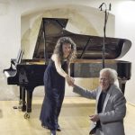 661. Úterek Umělecké besedy: Barbora K. Sejáková, Zdeněk Zahradník, 12. prosince 2023, kostel sv. Vavřince, Praha (zdroj asociace hudebních umělců a vědců)