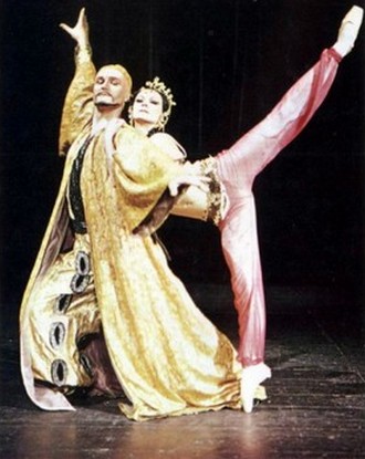 Boris Vladimirovič Asafjev: Bachčisarajská fontána (choreografie: Jozef Zajko) - Žofia Tothová, Ján Haľama (premiéra 6. 5. 1973) (foto archiv SND Bratislava)