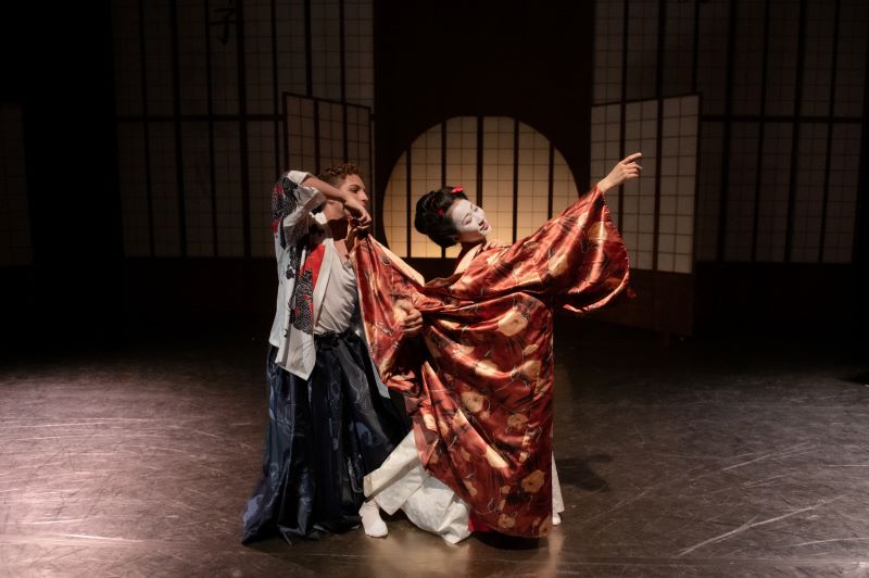 Balet DJKT Plzeň – Geiko (Giacomo Mori, Mami Mołoniewicz, foto Irena Štěrbová)