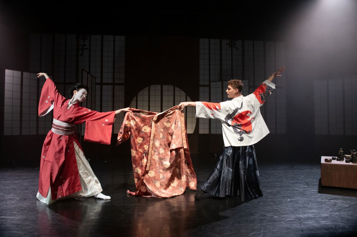 Balet DJKT Plzeň – Geiko (Mami Mołoniewicz a Giacomo Mori, foto Irena Štěrbová)