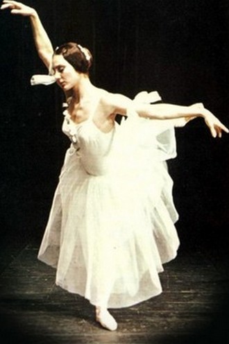 Adolf Charles Adam: Giselle (choreografie: Jozef Zajko) - Viera Zlochová (Giselle) (premiéra 22. 2. 1975) (foto archiv SND Bratislava)