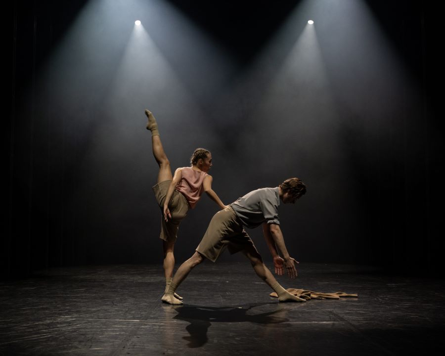 Balet NdB 2 – Tma (foto Arthur Abram)