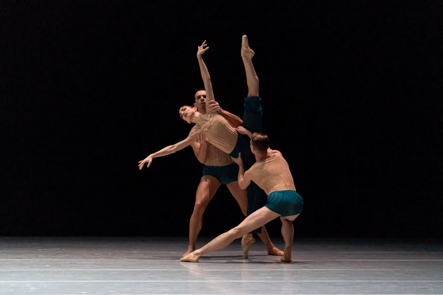 Balet SND – Entropy (Viola Mariner, Marián Kuchar a Adrián Szelle, foto Juraj Žilinčár)
