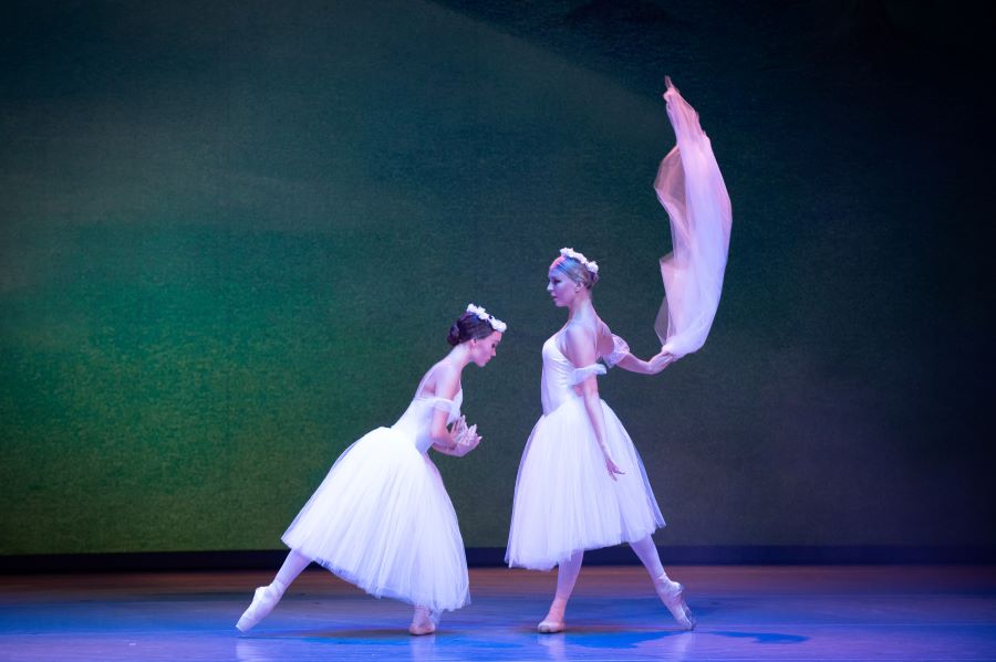 Baletní škola DJKT – Giselle (foto Irena Štěrbová)
