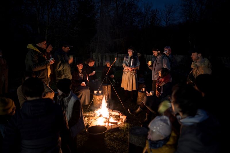 Bazaar Festival 2024 – performativní piknik (foto Vojtěch Brtnický)