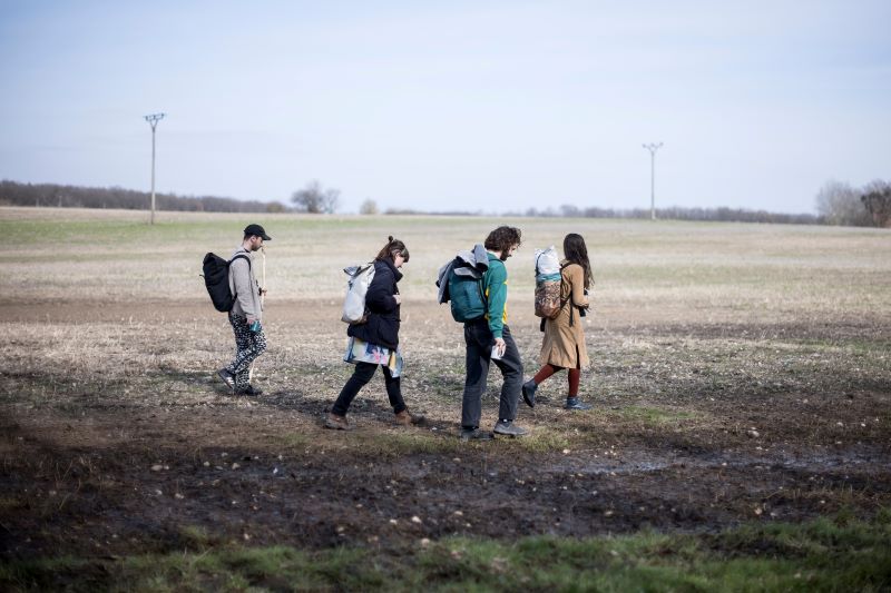 Bazaar Festival 2024 – performativní piknik (foto Vojtěch Brtnický)