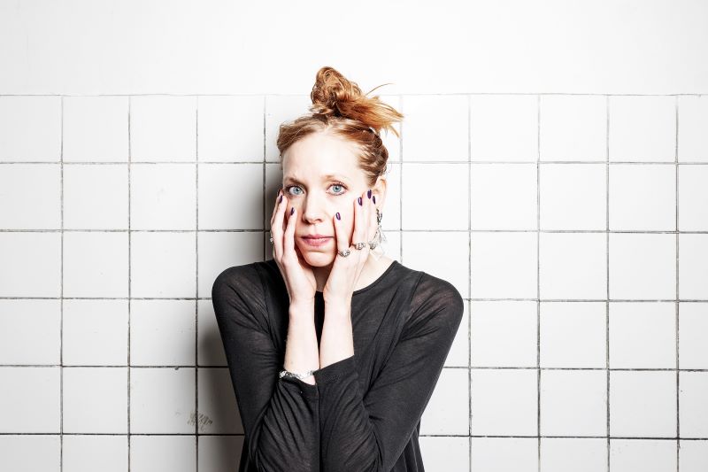 Becka McFadden – Black Dress (foto Michaela Škvrňáková)