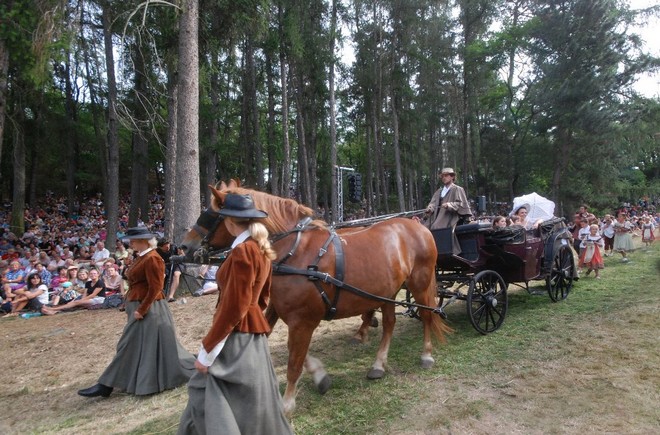 Bedřich Smetana: Dvě vdovy - Přírodní divadlo v Šárce 2016 (foto Pavel Horník)