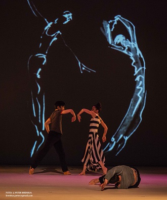 Ondrišová/Groll: Bess-Pocta Rudolfovi Labanovi - Dansaran Vandov, Magdaléna Čaprdová (Mary Wigman) - SND Bratislava 2016 (foto © Peter Brenkus)