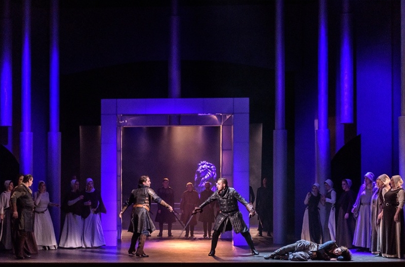 Bedřich Smetana: Dalibor, premiéra 22. října 2022, Divadlo J. K. Tyla, Velké divadlo – Richard Samek jako Dalibor, rytíř a Jakub Hliněnský jako Budivoj, velitel hradní stráže (foto Martina Root)