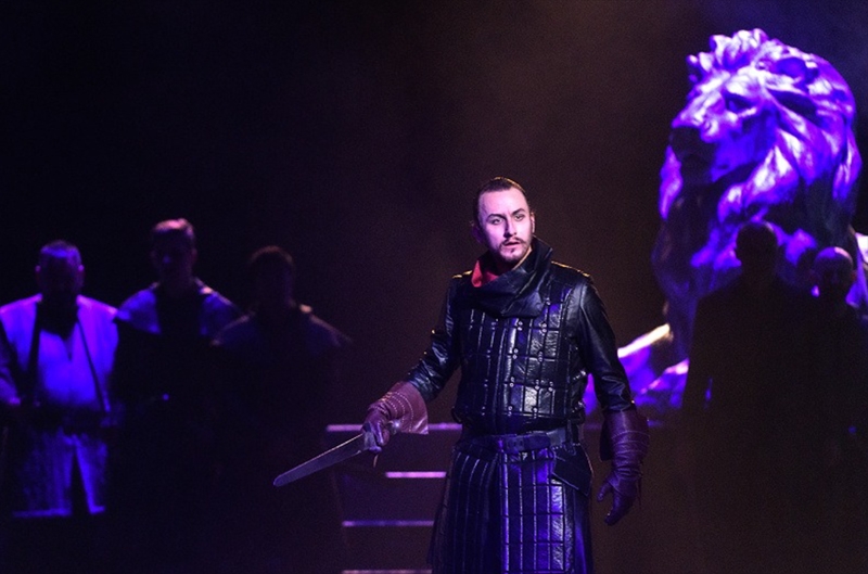 Bedřich Smetana: Dalibor, premiéra 22. října 2022, Divadlo J. K. Tyla, Velké divadlo – Jakub Hliněnský jako Budivoj, velitel hradní stráže (foto Martina Root)