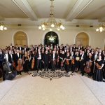 Filharmonie Brno a šéfdirigent Dennis Russell Davies (zdroj Filharmonie Brno)