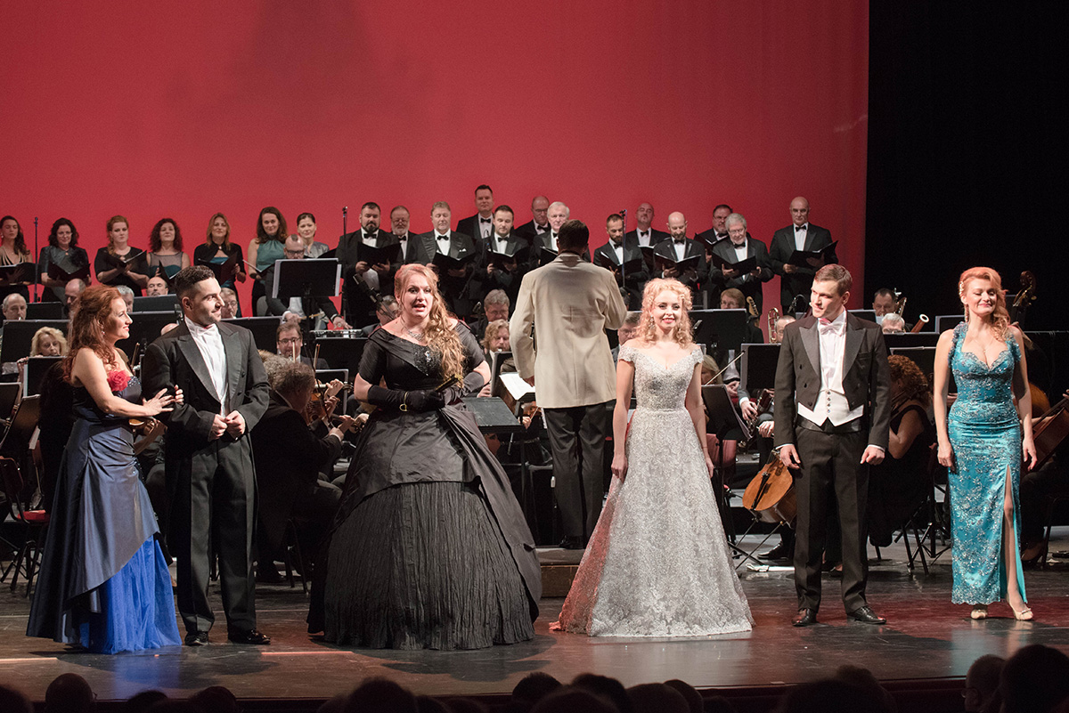 Divadlo J. K. Tyla, Bílý aklát, 2019 (foto Irena Štěrbová)