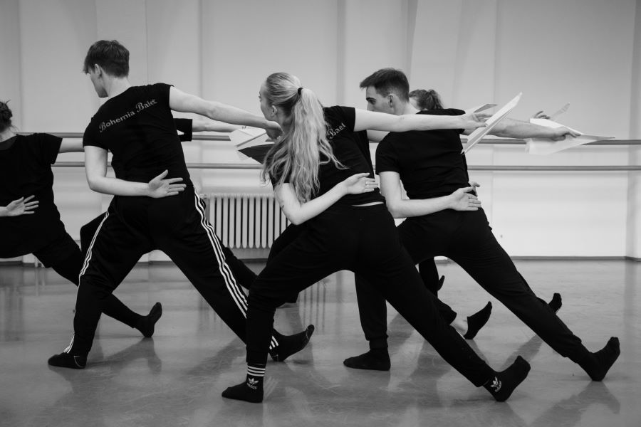 Bohemia Balet zkouší choreografii Do světa Malého prince (foto Adéla Amel Veselá)
