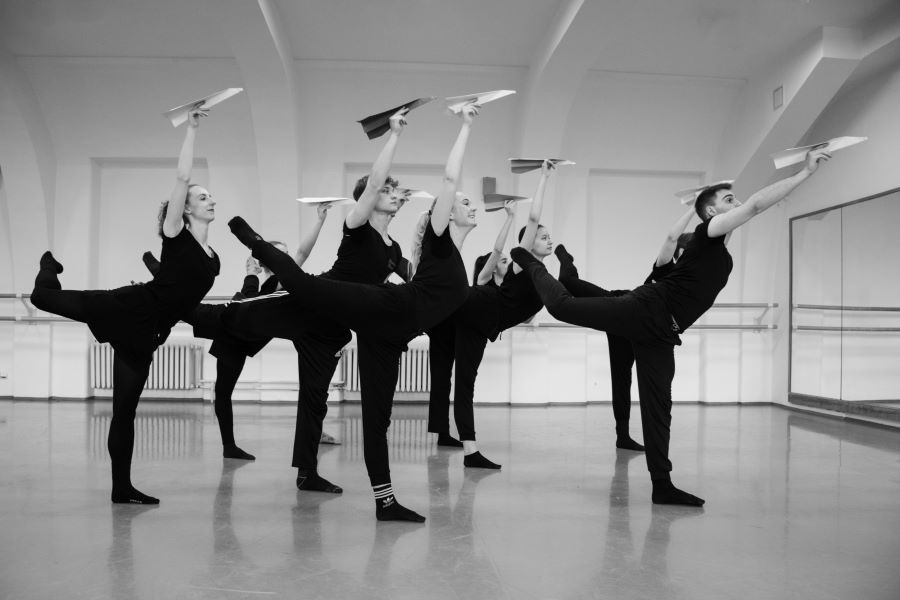 Bohemia Balet zkouší choreografii Do světa Malého prince (foto Adéla Amel Veselá)