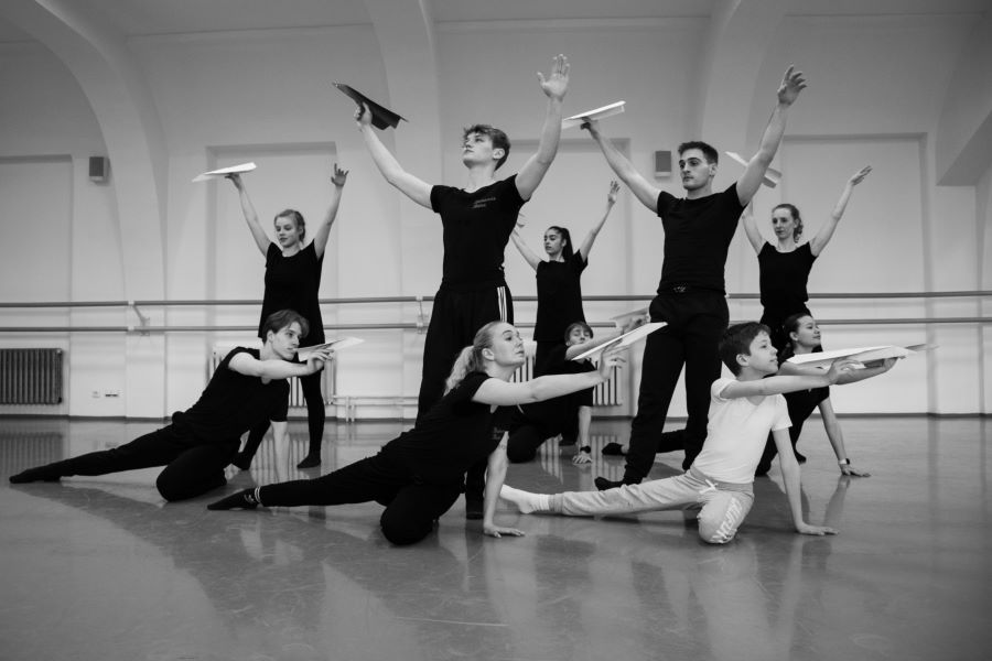 Bohemia Balet zkouší choreografii Do světa Malého prince (foto Adéla Amel Veselá)