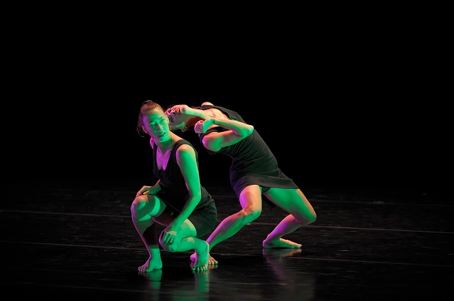O. Naharin: B/olero - Adi Salant, Nataša Novotná - NDM Ostrava 2016 (foto Martin Popelář)