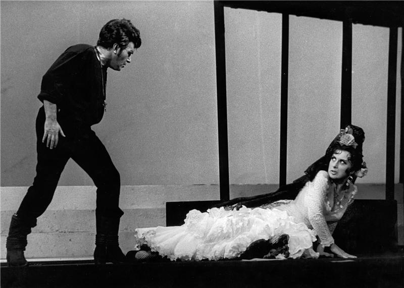 Libuše Márová jako Carmen s Jiřím Zahradníčkem (foto Jaromír Svoboda)