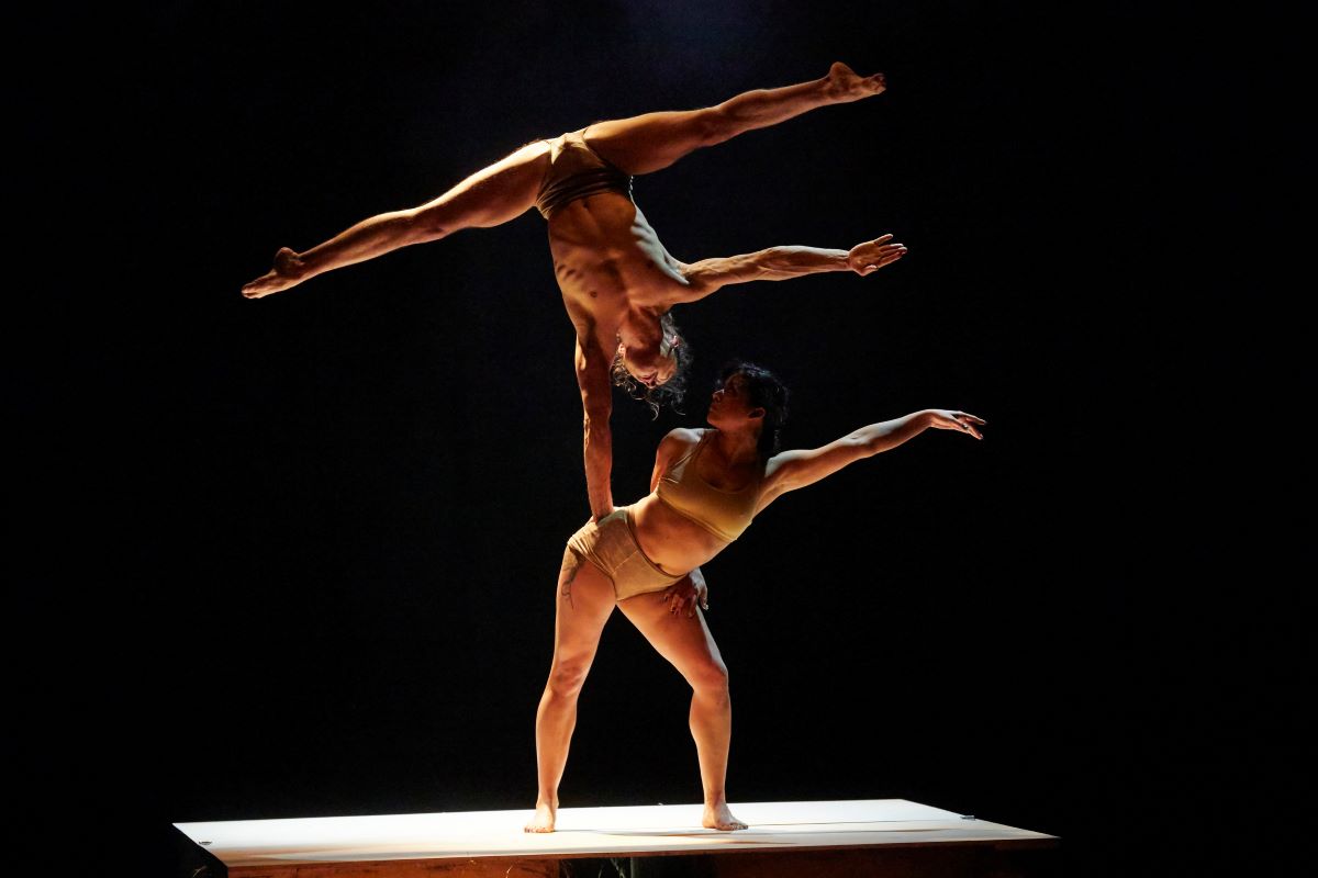 Circo Aero: in_between (foto Andy Phillipson)