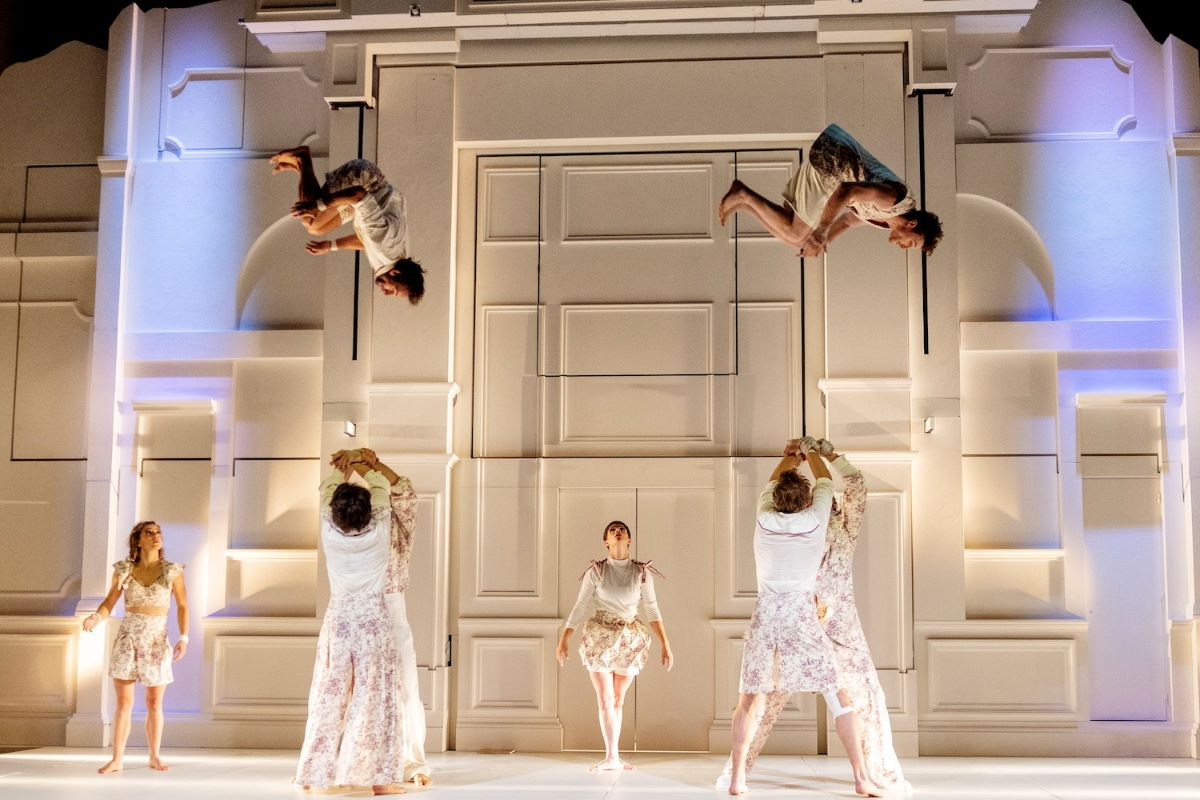 Cirque Leroux (zdroj propagace festivalu Letní Letná 2024)