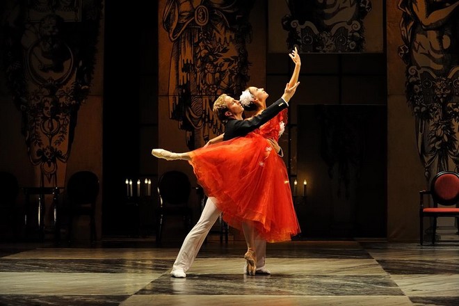 Giuseppe Verdi: Dáma s kaméliemi - Olga Borisová-Pračiková (Marguerite Gautier) - NDM Ostrava (foto Martin Popelář)