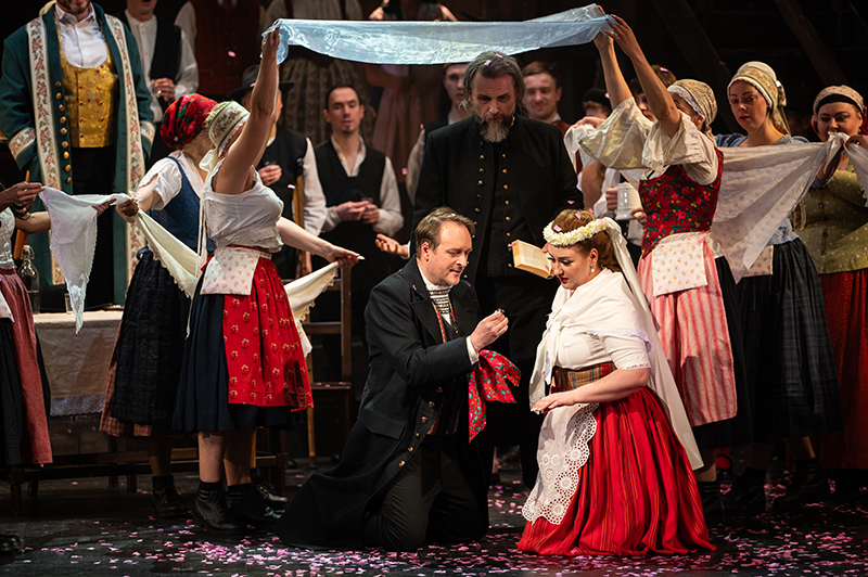 Bedřich Smetana: Hubička, Divadlo F. X. Šaldy Liberec (foto Daniel Dančevský)