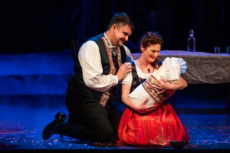 Bedřich Smetana: Hubička, Divadlo F. X. Šaldy Liberec – Dušan Růžička, Lívia Obručník Vénosová (foto Daniel Dančevský)