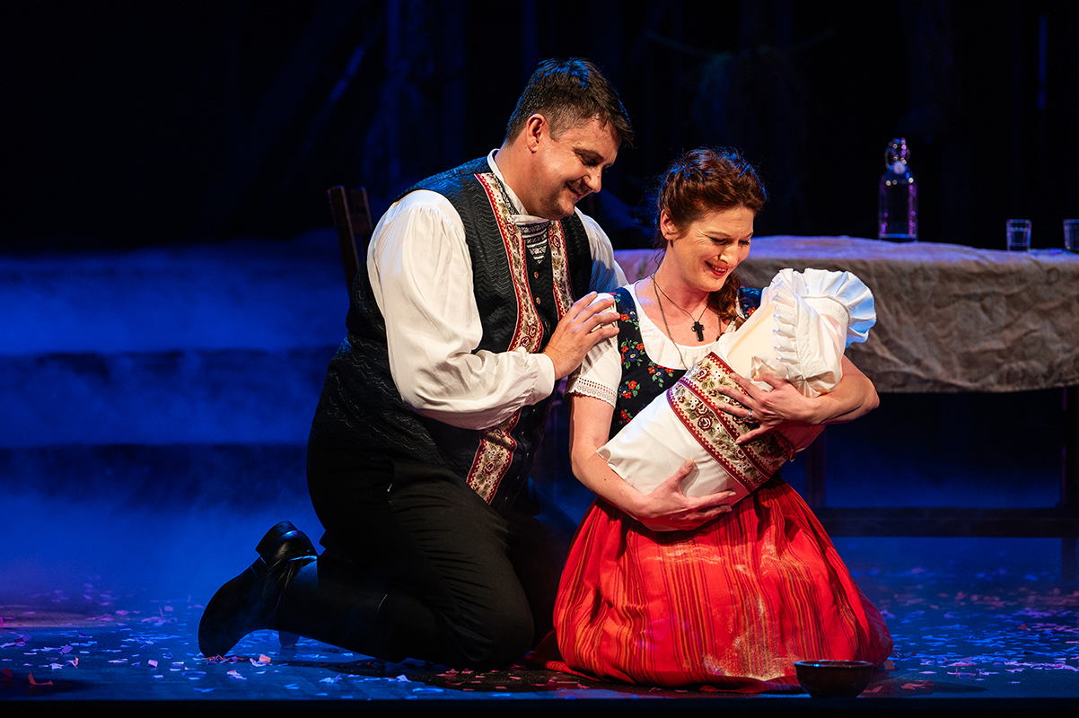 Bedřich Smetana: Hubička, Divadlo F. X. Šaldy Liberec – Dušan Růžička, Lívia Obručník Vénosová (foto Daniel Dančevský)