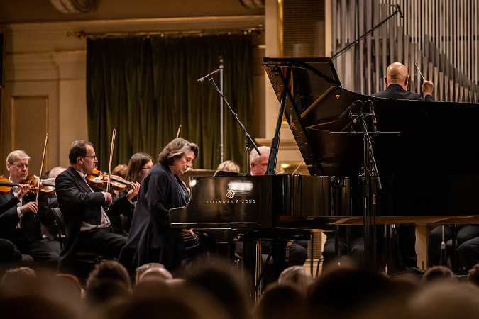 Elisabeth Leonskaja a Dennis Russell Davies (zdroj Filharmonie Brno)