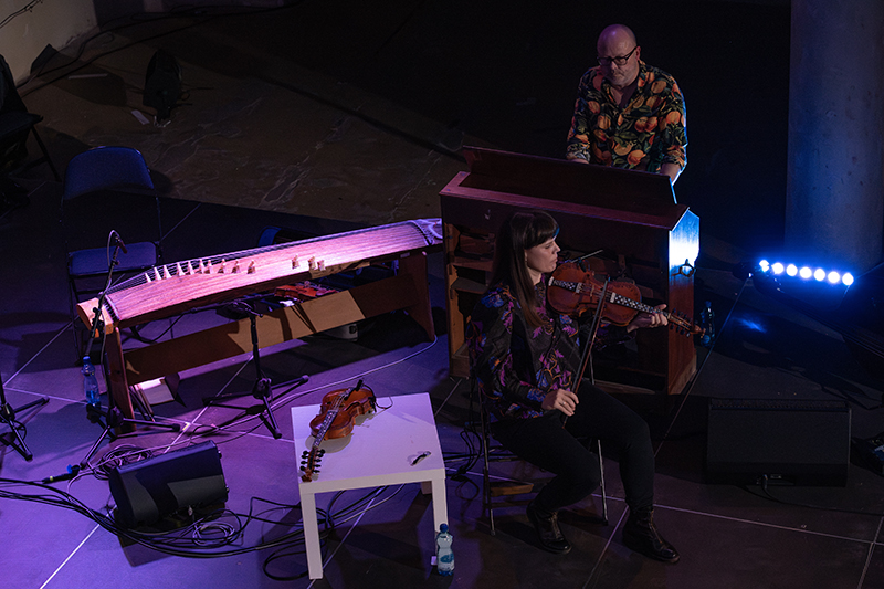 Festival Music is: Benedicte Maurseth, Sigbjørn Apeland, PMP Ensemble, 9. listopadu 2023, Divadlo X10 (foto Lukáš Mohorko)