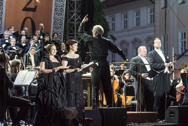 Česká filharmonie na Hradčanském náměstí - Praha 2016 (foto Petra Hajská)