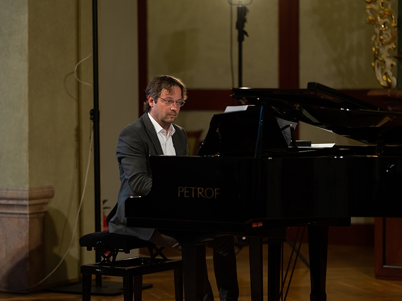 PKF — Prague Philharmonia: Tailleferre. Poulenc, 23. května 2022 – Martin Fila (zdroj PKF — Prague Philharmonia)